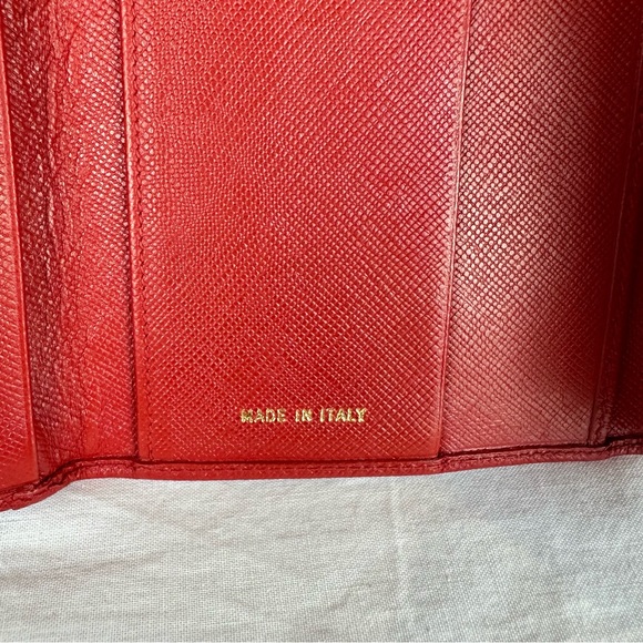 PRADA Saffiano red leather compact mini wallet crossbody bag - Picture 7 of 16